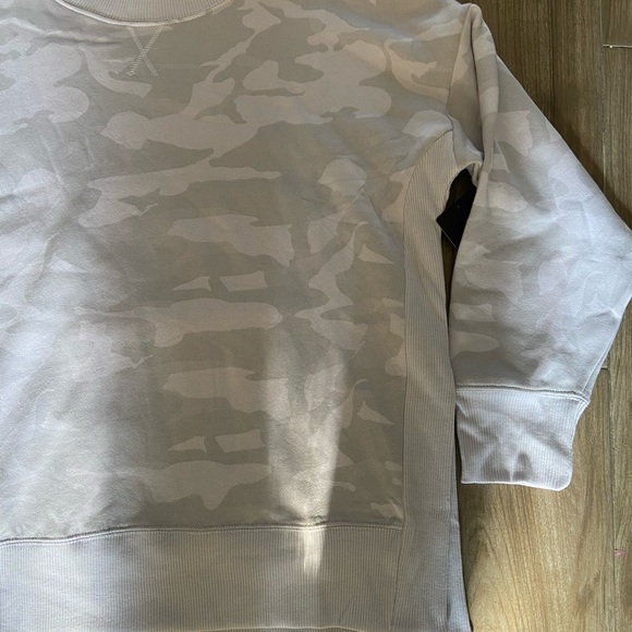 90 Degrees by reflex sweatshirt - Picture 2 of 12